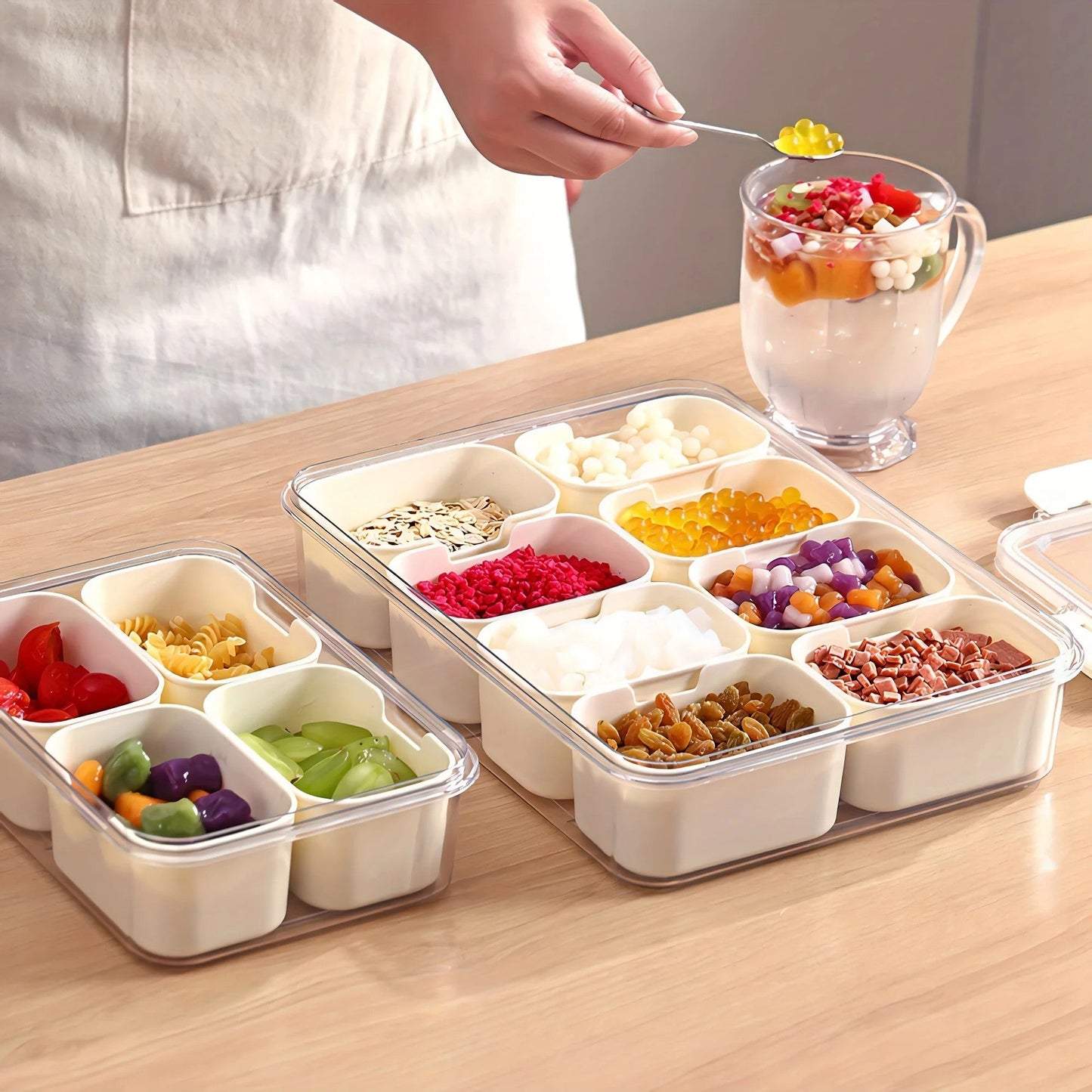 8 Grid Snack Stoarge Box with Lid and Handle Portable Food Box for Sweets Vegetables Biscuits Nuts Food Serving Tray